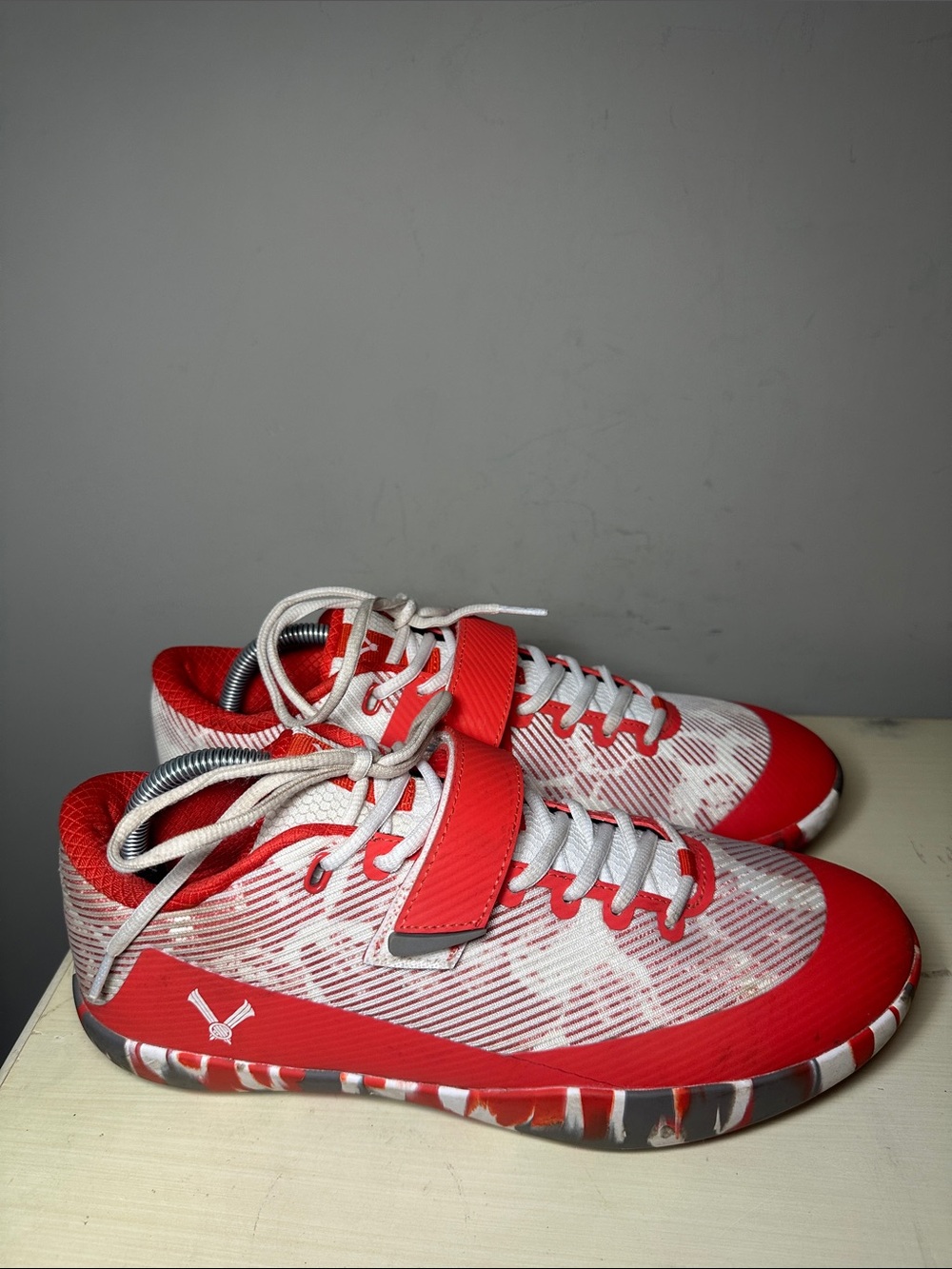 Velaasa Red and White Athletic throwing sports Shoes with Strap